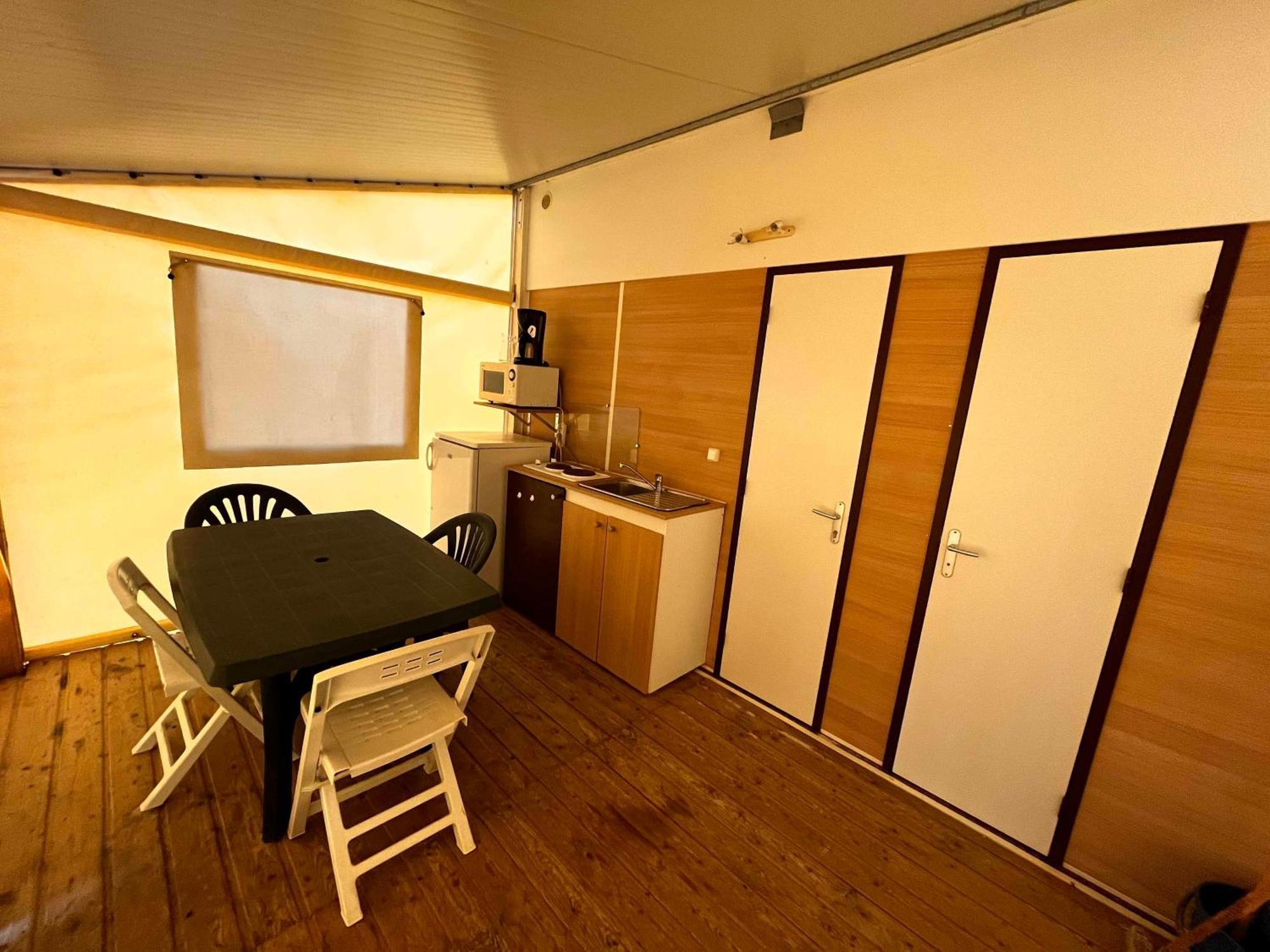 Camping Paradis Family Les Rives De L'Herault ジニャック 部屋 写真